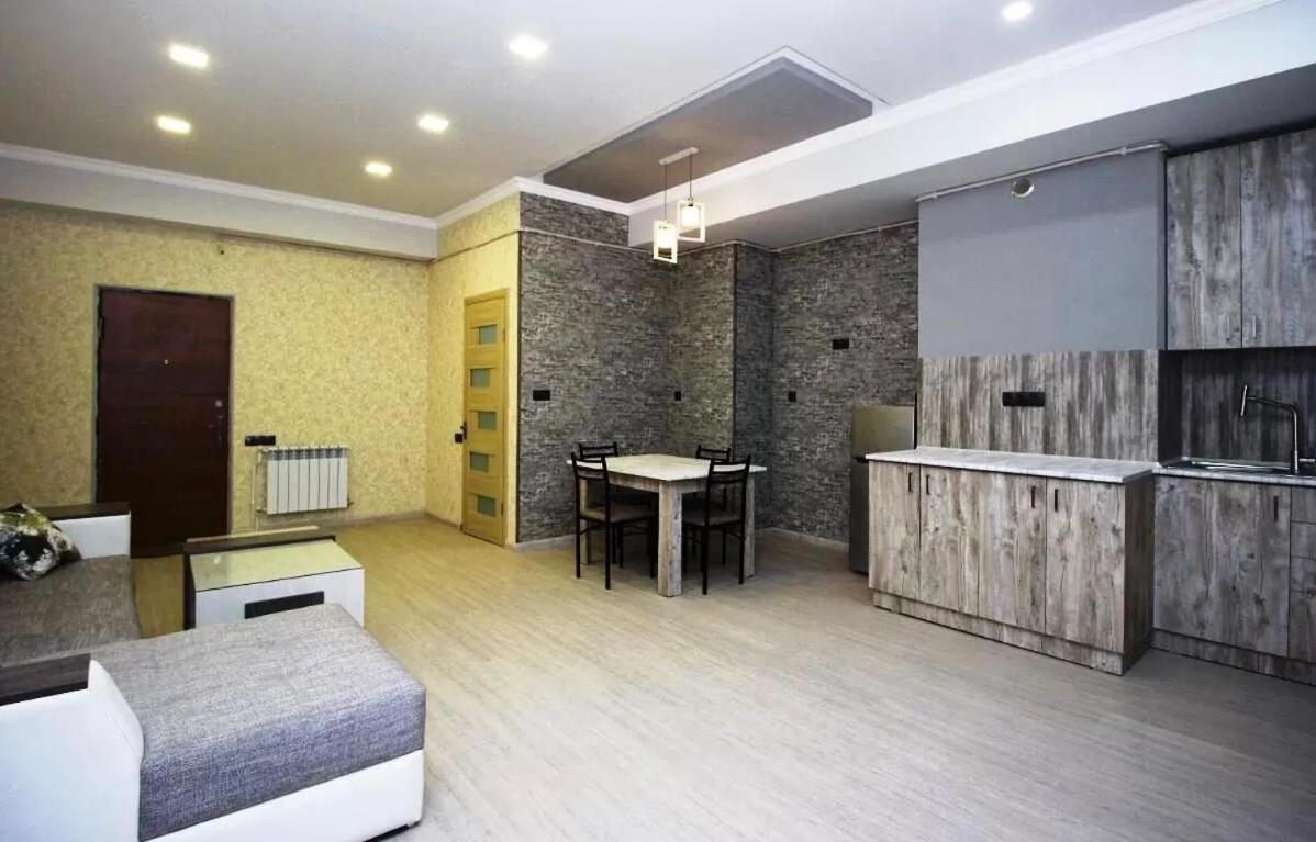 Studio Apartment In Yerevan And Tours In Armenia المظهر الخارجي الصورة