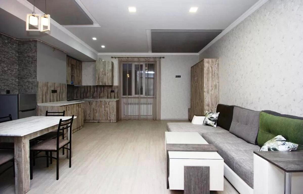 Studio Apartment In Yerevan And Tours In Armenia المظهر الخارجي الصورة