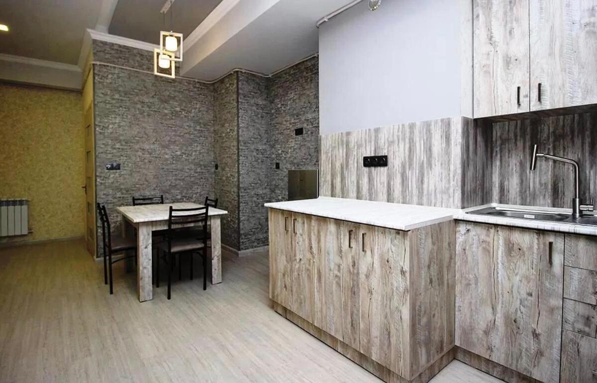 Studio Apartment In Yerevan And Tours In Armenia المظهر الخارجي الصورة